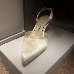 Manolo Blahnik CAROLYNE BRIDE White Satin Slingback Pumps